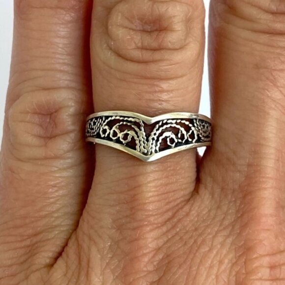 VTG Sterling Silver 925 Filigree V Shaped Chevron Band Wishbone Ring Size 5.75 - Picture 1 of 16